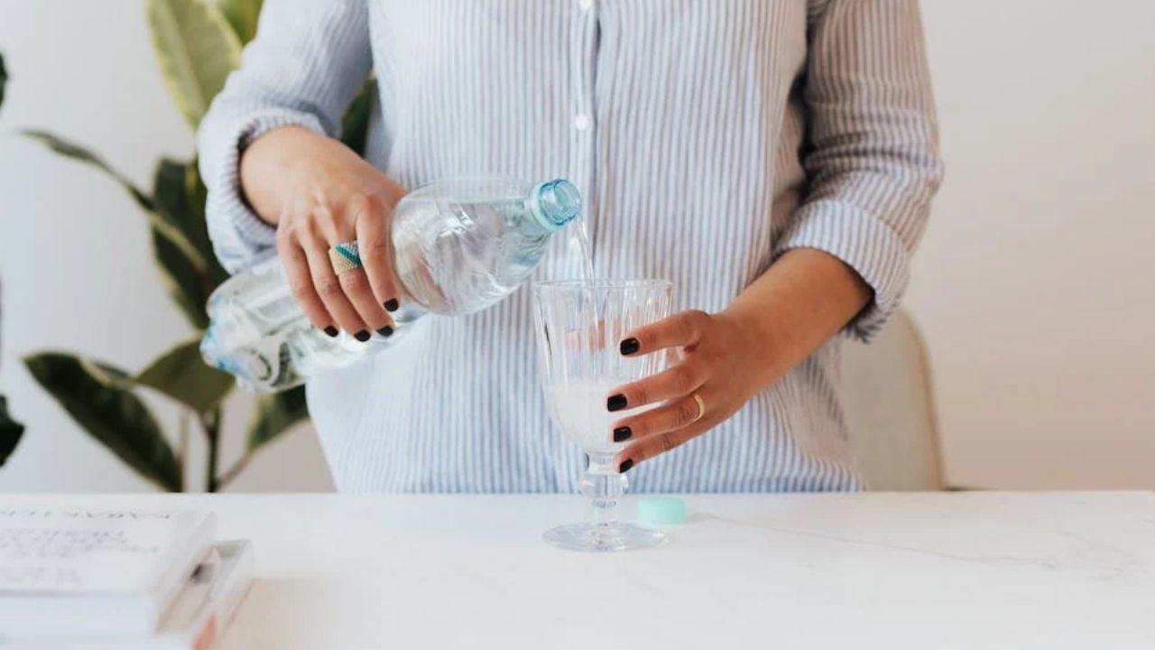 Kenali 5 Manfaat Air Putih Bagi Kesehatan Tubuh